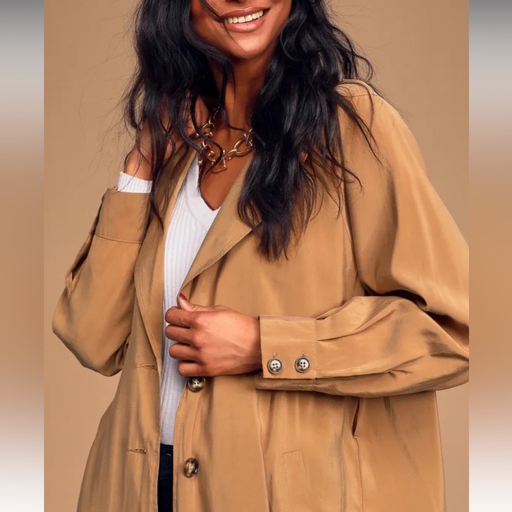 Lulu’s New Regime Tan belted trench coat size Small